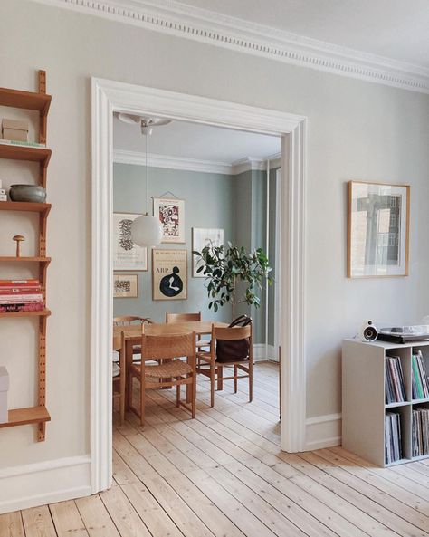 Copenhagen Interior Design, Scandinavian Flooring, Danish Apartment, Vintage Scandinavian Furniture, Danish Decor, Copenhagen Apartment, Danish House, Danish Interior, Scandi Interiors