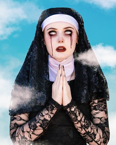 #nun #costume #halloween #idea #diy #edit #cute #scary #party #pray Nun Costume Halloween, Nun Fancy Dress, Fancy Dress Diy, Nun Halloween Costume, Different Halloween Costumes, Nun Halloween, Priest Costume, Nun Outfit, Scary Party