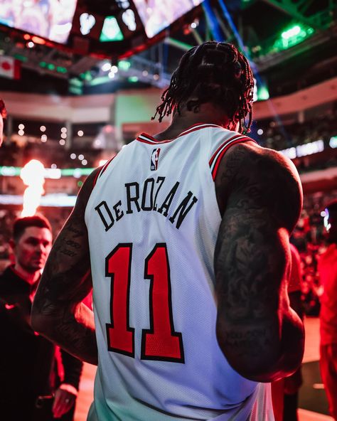 Nba Lebron James, Basketball Background, Demar Derozan, Nba Basketball Art, Basketball Photos, Basketball Photography, Sports Coach, Street Fashion Men Streetwear, Basketball Art