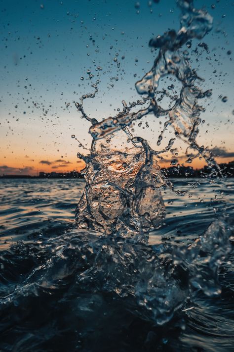 Water Splash on Body of Water during Sunset · Free Stock Photo Swimming For Beginners, Water Images, Splash Photography, Water Aesthetic, Water Background, Water Pictures, Water Splash, Nature Ocean, Water Effect