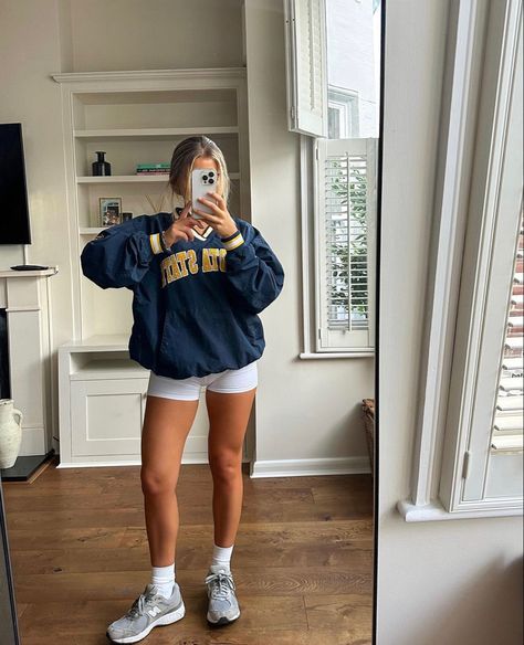 Athletic Brunch Outfit, College Outfit Comfy, Casual Comfy Outfits Summer, Spring Comfy Outfits Lazy Days, Movie Theater Outfit Comfy Summer, Comfy Legging Outfits Spring, Rainy Comfy Outfit, Summer Rainy Outfit, Comfy Cute Spring Outfits