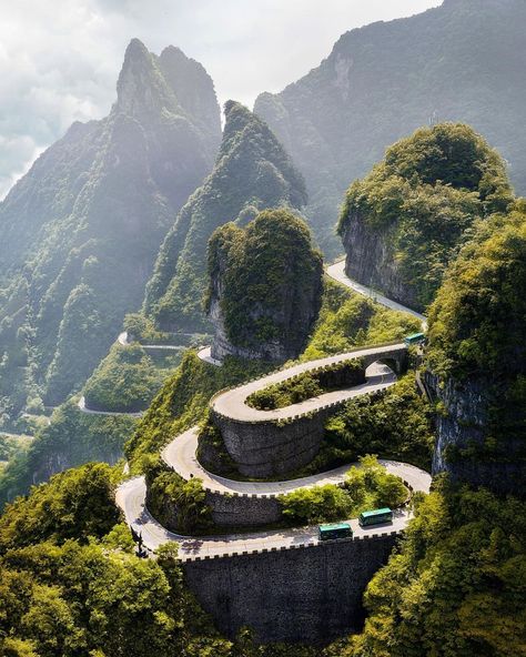 Tianmen Mountain in Zhangjiajie, China Nature, Zhangjiajie, China Mountains, Zhangjiajie China, Mountain China, China Landscape, Tianmen Mountain, Chinese Mountains, Friends Ideas