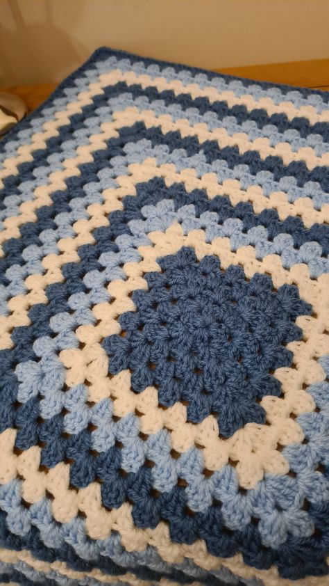 Blue, light blue, dark blue and white granny square blanket inspiration. Crochet Square Blankets, One Granny Square Blanket, Crochet Small Blanket, Small Crochet Blanket, Single Granny Square Blanket, Granny Square Crochet Blanket Ideas, Granny Square Blanket Layout, Granny Square Blanket Blue, Blue Crochet Projects