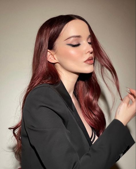 Dove Cameron Red Hair, Dove Cameron Brown Hair, Cameron Hair, Dave Cameron, Dove Cameron Style, Melaka, Beauty Queen, Dove Cameron, Hair Inspo Color