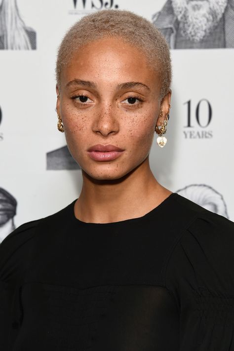 Buzzed Hair Women, Buzz Cut Women, Adwoa Aboah, Buzzed Hair, Long Pixie Hairstyles, Shave Her Head, Shave My Head, Michelle Williams, Shaved Head