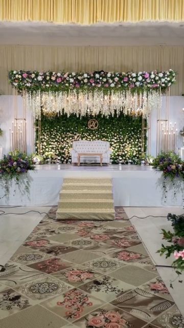 Marriage Hall Decoration, Indian Wedding Stage, Engagement Stage Decoration, Simple Stage Decorations, Reception Stage Decor, Wedding Stage Decor, Wedding Stage Backdrop, Wedding Hall Decorations, Reception Backdrop