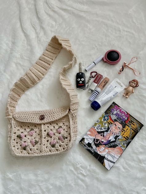 available on my depop! @lcrochets or order on my ig @lcrochets_    🏷️ #crochet #cottagecore #coquette #bookbag #books #manga #makeup #strawberry #schoolbag #beachbag #everydaybag #bag #purse #sonnyangel #bow Coquette Bookbag, Crochet Bookbag, Crochet Book Bag, Crochet Makeup Bag, Manga Makeup, Crochet Cottagecore, Books Manga, Cottagecore Coquette, Crochet Inspo