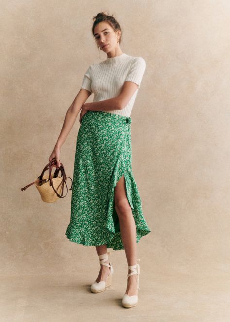 Melaine Skirt - Garden Green - Viscose - Sézane Summer Skirt Outfits Casual, Sezane Skirt, Midi Rok Outfit, Sezane Outfit, Midi Rock Outfit, Yellow Skirt Outfits, Work Skirt Outfit, A Line Skirt Outfits, Skirt Outfit Summer