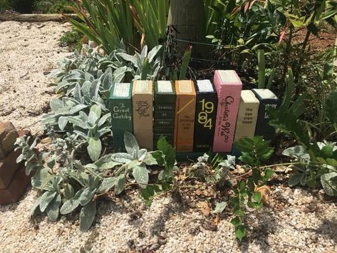 Painted Brick Flower Bed, Mailbox Planter Diy, Brick Books In Garden, Painted Bricks For Garden, Brick Books Garden, Garden Bricks, Brick Books, Decorating Garden, Brick Crafts