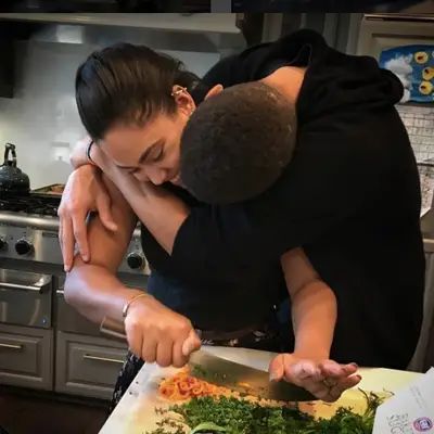 Stephen Curry Ayesha Curry, Stephen Curry Family, The Curry Family, Couple Noir, Wardell Stephen Curry, Ayesha Curry, Small Kitchen Design, Couple Cooking, Steph Curry