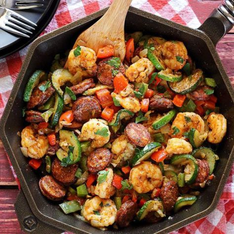 20-Minute Shrimp & Sausage Skillet Paleo Meal Recipe Quick Paleo Meals, Shrimp And Sausage, Shrimp Sausage, Easy Skillet Meals, Paleo Dishes, One Skillet Meals, Smoked Cooking, Paleo Dinner, Summer Food