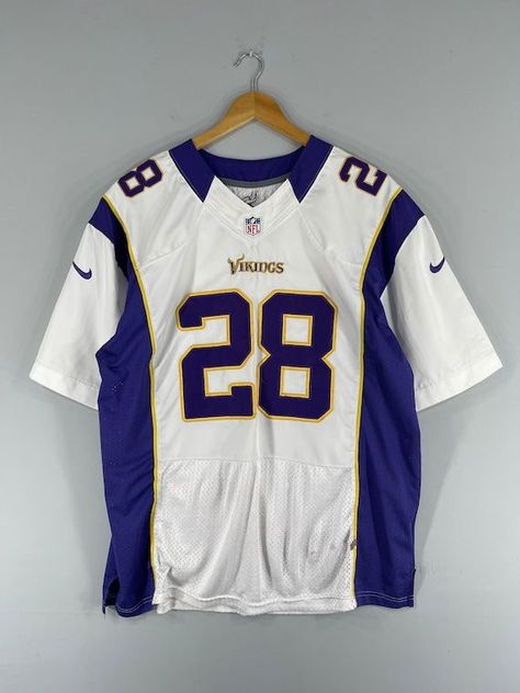 Rewrite: This is a vintage Minnesota Vikings NFL fan apparel jersey featuring Adrian Peterson. It is a size XL and perfect for any American football t... Cool Jersey Design Football, Vintage Nfl Shirts, Nfl Jersey Outfit, Football Jersey Design, American Football Shirt, Adrian Peterson, Vintage Minnesota, Football Jersey Outfit, Best Jersey