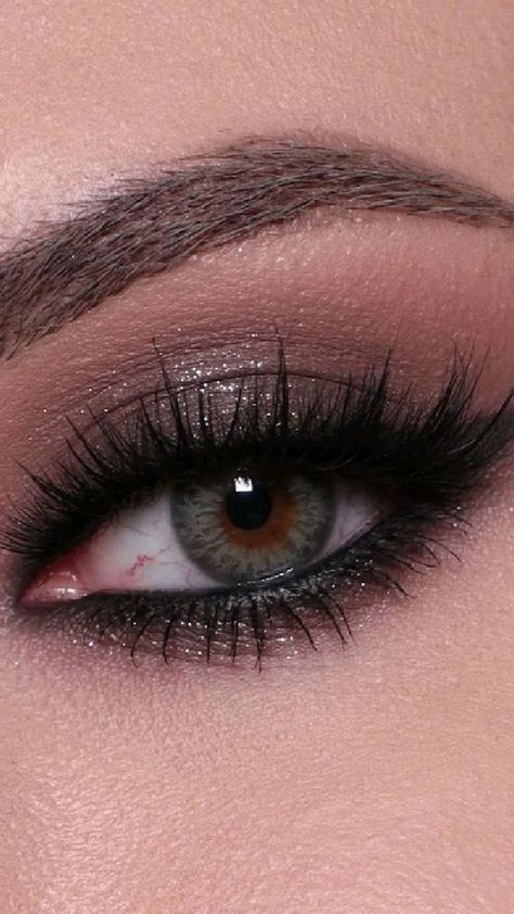 Brown Smokey Eye Makeup Tutorial, Smokey Eye Makeup Steps, Brown Smokey Eye Makeup, Evening Eye Makeup, Wedding Makeup Tutorial, Date Night Makeup, Beginners Eye Makeup, Eye Makeup Techniques, Makeup Artist Tips