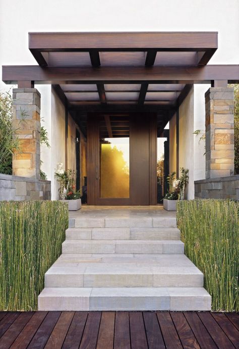 20 Welcoming Contemporary Porch Designs To Liven Up Your Home Contemporary Front Porch, Portico Entry, Modern Front Porch Ideas, Modern Front Porches, Modern Porch, Porch Design Ideas, Outdoor Entryway, Modern Entry, Modern Entrance