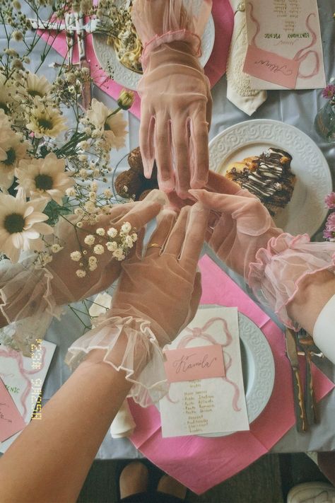 #bridgerton #picnic #picnicideas #dinner #birthdayparty #annewithane Bridgerton Theme Party, Bridgerton Picnic, Bridgerton Theme, Adult Tea Party, 20th Birthday Party, Garden Party Birthday, 22nd Birthday, Tea Party Bridal Shower, Bridal Shower Tea