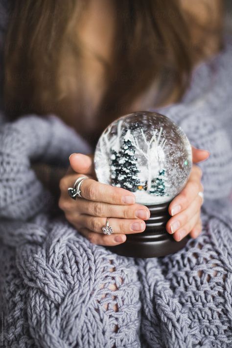 Globe Photography, Book Edits, Diy Snow Globe, Snow Ball, Globe Decor, Hands Holding, Butterfly Pictures, Christmas Photoshoot, Friend Anime