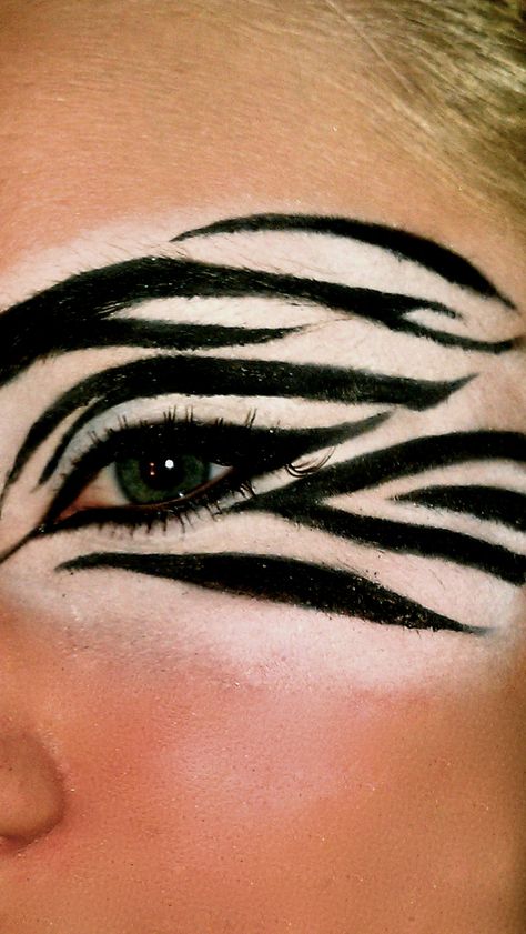 Panther Makeup, Nem Halloween Makeup, Zebra Eye, Zebra Makeup, Carnaval Make-up, Zebra Costume, Makeup Zombie, Animal Makeup, Eye Designs