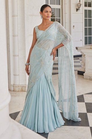 Mermaid Lehenga Indian Fashion, Modern Saree Blouse Design, Sea Blue Saree, Aqua Blue Lehenga, Mermaid Saree, Organza Blouse Designs, Western Saree, Tiered Lehenga, Lehenga Sari