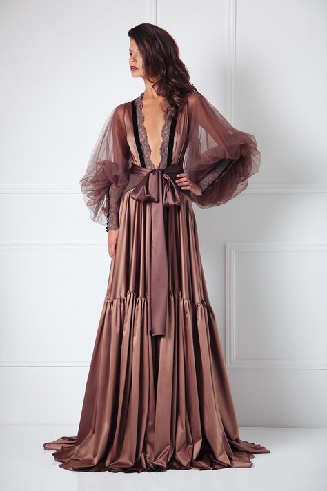 This decadent silk robe by Amoralle is the stuff that dreams are made of! Those voluminous tulle sleeves are breathtaking! Luxury lingerie at its finest. Georges Chakra, Robes Glamour, Feminine Wardrobe, Luxury Nightwear, Luxury Robes, Plus Size Bridal, Lingerie Vintage, Retro Lingerie, Tulle Sleeves