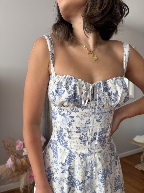 House of CB Review - I spent $2,000 on House of CB Dresses! Short Floral Dress Outfit, Flower Dresses Outfit, Floral Dress Summer Casual, Floral Dress Outfit Summer, Carmen Dress, Cottagecore Dresses, Summer Flower Dress, Floral Dress Outfits, Blue Flower Dress