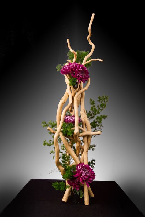 Dekoratívne Vence, Flower Arrangement Ideas, Contemporary Flower Arrangements, Floral Art Arrangements, Modern Floral Design, Flower Arrangement Designs, Unique Flower Arrangements, Ikebana Arrangements, Floral Art Design