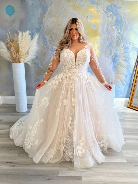 Bridal Dresses Curvy Bride, Wedding Dresses Simple Lace Boho, Wedding Dresses For Big Girls Plus Size, Boho Country Wedding Dress Plus Size, Plus Size Women Wedding Dresses, Best Wedding Dress For Plus Size, Boho Lace Wedding Dress With Sleeves Plus Size, Long Sleeve Wedding Dress Curvy Bride, Long Sleeve Wedding Dress Big Bust