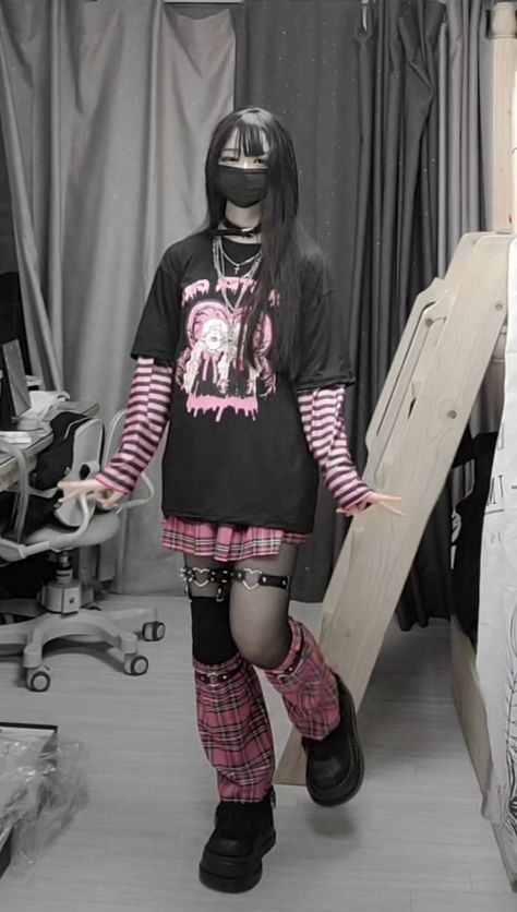 Emo Core Aesthetic Outfits, Harajuku Goth Outfit Ideas, Emo Pastel Outfits, 2020 Style Alt, Edgy Kawaii Outfits, Pastel Gothic Aesthetic Outfit, Alt Core Outfits, Pink Goth Outfits Pastel Grunge, Pink Emo Clothes