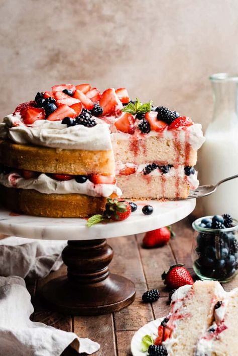 Berry Cake is made with two fluffy layers of moist vanilla cake sandwiched with freshly whipped cream, and topped with sweet, juicy berries. This elegant cake is easy to assemble and tastes like a berry shortcake in cake form! | bluebowlrecipes.com Vanilla Bundt Cake, Berry Cake Recipe, Fluffy Layers, Berry Shortcake, Cake Form, Moist Vanilla Cake, Cake Blue, Elegant Cake, Cake Maker