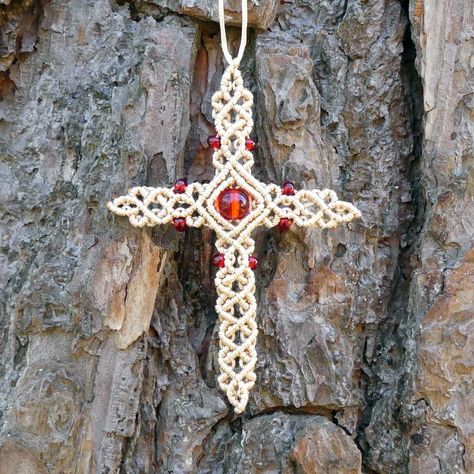 Macrame Cross, Cross Diy, Angel Diy, Macrame Jewelry Tutorial, Necklace Keychain, Macrame Colar, Tutorial Macramé, Free Macrame Patterns, Macrame Bracelet Tutorial