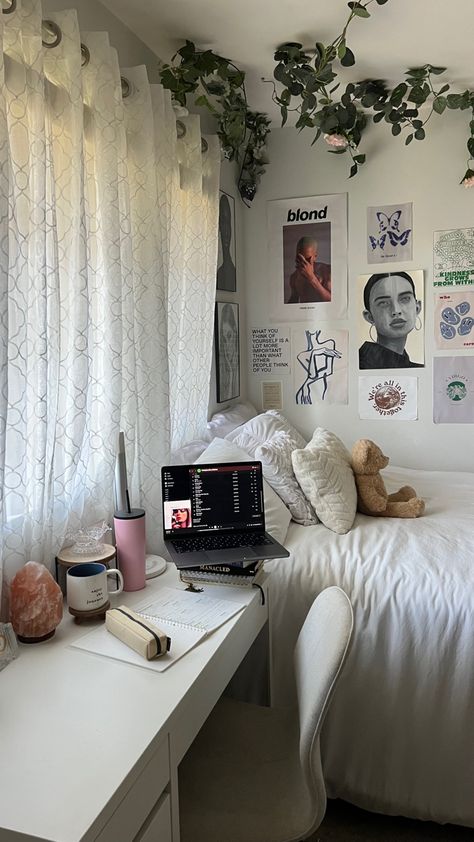 Cosy Loft Room, Neat Room Aesthetic, Desk On Window, Simple Bedroom Layout, Aesthetic Room Wall Color, Aesthetic Wall Ideas Bedroom, Ava Rae Room, Asthetic Bedrooms For Teens Ideas, Small Cozy Room Ideas