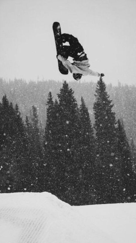 Shred into the perfect gifts for snowboarders! 🏂🎁 From high-performance gear to cozy accessories, elevate their snow adventures. ❄️🏔️💙 Snowboard Aesthetic, Snowboarding Aesthetic, Snowboarding Photography, Snowboarding Style, Arte Hip Hop, Ski Season, Winter Sport, Skiing & Snowboarding, Snow Sports