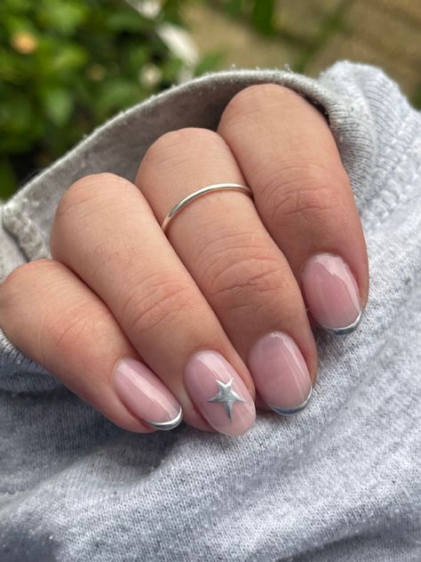 Square Nail Designs Silver, Gel Nails Ideas Short Stars, Simple Christmas Nail Art Designs, Silver Star Nails Acrylic, Silver Star French Tip Nails, French Tip With Silver Design, Simple Nails With Stars, Simple Silver Nails Short, Star Nail Inspiration