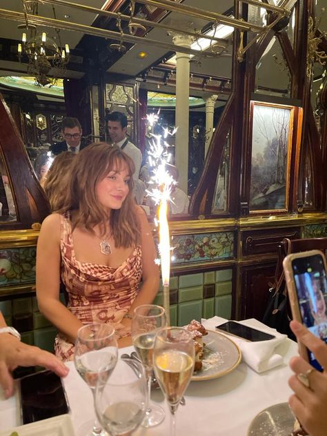 30th Birthday In Paris, Clubbing In Paris Outfit, Paris Birthday Aesthetic, Paris Birthday Pictures, Birthday In Paris Aesthetic, Paris Birthday Photoshoot, Birthday In Paris, Summer In Paris, Paris Birthday