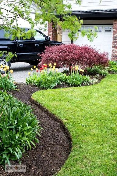 Landscape Edging Stone, Yard Makeover, Flower Bed Edging, Drawing Garden, Desain Lanskap, Garden Wallpaper, Lawn Edging, Landscape Edging, Diy Yard