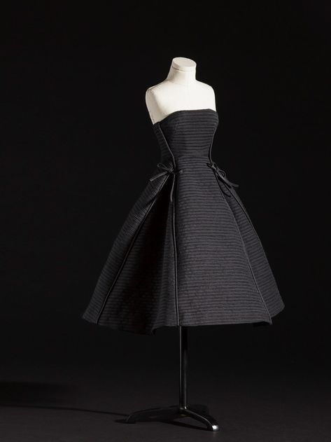 'Sonnet' dress Dior Black Dress, Most Iconic Dresses, Mode Retro, Miniature Dress, Evening Mini Dresses, Dior Dress, Iconic Dresses, Dior Haute Couture, Dior Couture