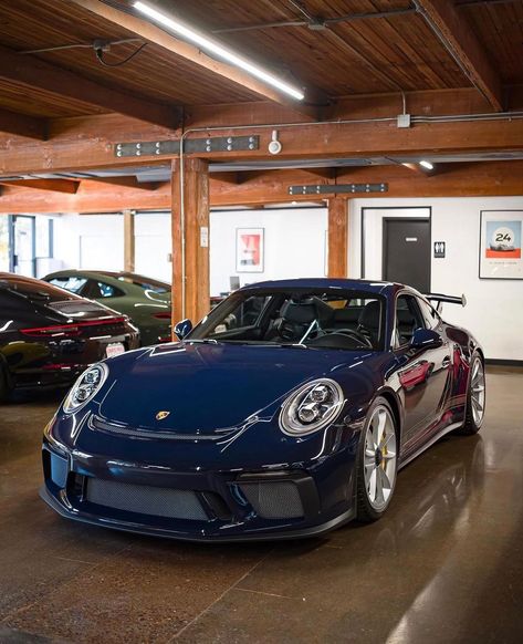 Silver Porsche, Carros Porsche, Dark Sea, Porsche Gt3, Blue Car, Classy Cars, Super Luxury Cars, Pretty Cars, Fancy Cars