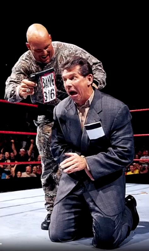 Stone Cold makes Vince McMahon pees in his pants. One of the funniest moments in wrestling Le Catch, Stone Cold Steve Austin, Wrestling Posters, Wwe Tna, Wwe Legends, Wwe World, Stone Cold Steve, Vince Mcmahon, Steve Austin