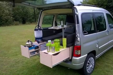 Auto Camping, Vw T4 Camper, Bil Camping, Berlingo Camper, Astuces Camping-car, Camper Box, Kangoo Camper, Minivan Camper Conversion, Minivan Camping