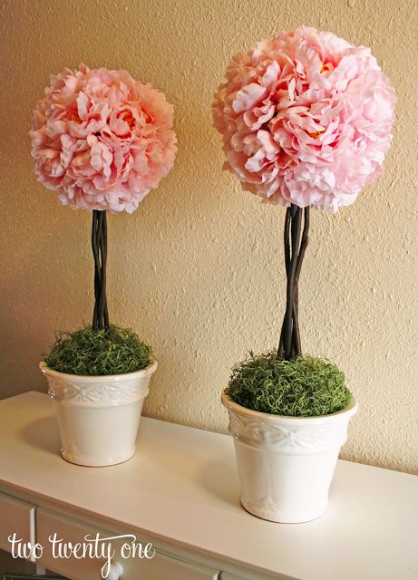 Click here to learn how to make a gorgeous peony flower topiary! Makes a great centrepiece for any Mad Tea Party table! Ikebana, Pink Peonies, Shaded Garden, Topiary Diy, Topiary Trees, Decoration Plante, Pink Valentines, Deco Floral, Valentines Day Decorations