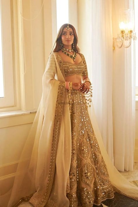 Manish Malhotra Lehenga, Kunal Rawal, Mirror Work Lehenga, Bridal Lehenga Designs, Celebrity Bride, Latest Bridal Lehenga, Perhiasan India, Wedding Lehenga Designs, Indian Bride Outfits