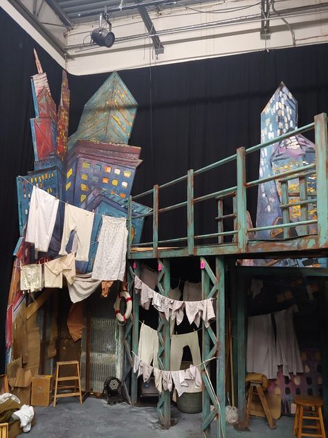 Balcony Theatre Set Design, Movie Studio Set Aesthetic, Descendants Musical Set Design, Mini Set Design, Descendants Set Design, Set Ideas Stage, Descendants The Musical Set Design, Stage Craft Theatre Set Design, Annie Musical Set Design