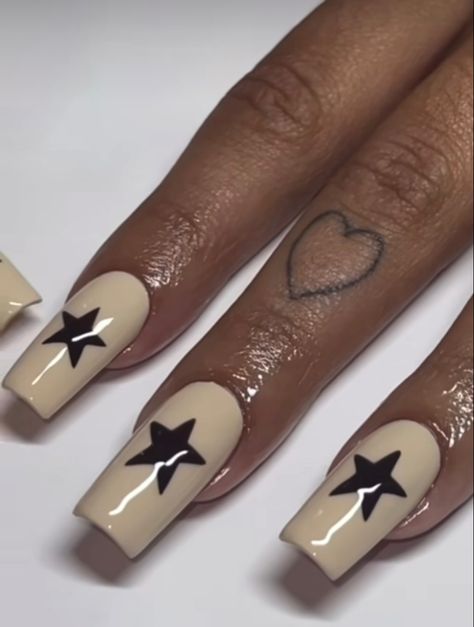 Nonbinary Nails Designs, Emo Spring Nails, Easy Star Nails, Olivia Rodrigo Concert Nails, Y2k Aesthetic Nails Short, Pretty Nails Simple Acrylic, Single Nail Design, Nail Ideas Stars, Acrylic Nails Stars