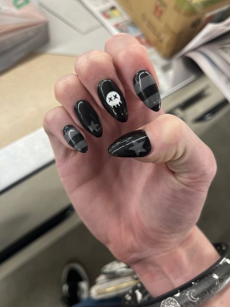 Male Nails Black, Scene Nails Short, Alt Short Nails, Nail Inspo Emo, Dark Nail Inspiration, Dark Nails Short, Emo Nails Ideas, Tokio Hotel Nails, Short Grunge Nails