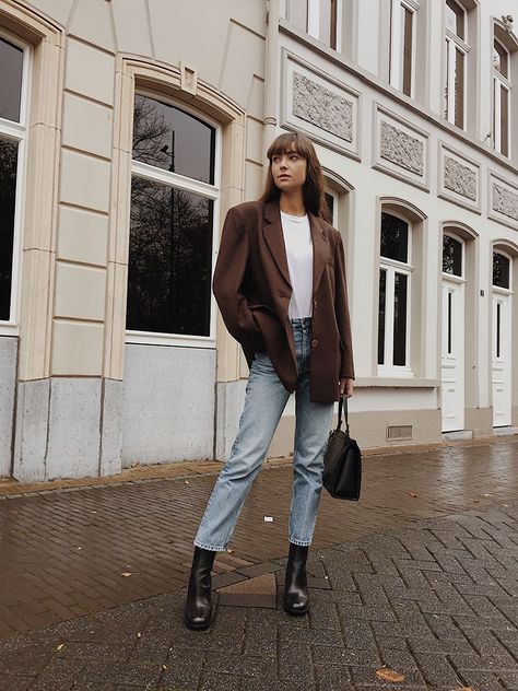 Oversized Brown Suede Blazer Outfit, Brown Velvet Blazer Outfit, Blazer Marron, Brown Blazer Outfit, Pijamas Women, Blazer Outfits For Women, Look Blazer, Blazer Outfit, Brown Blazer