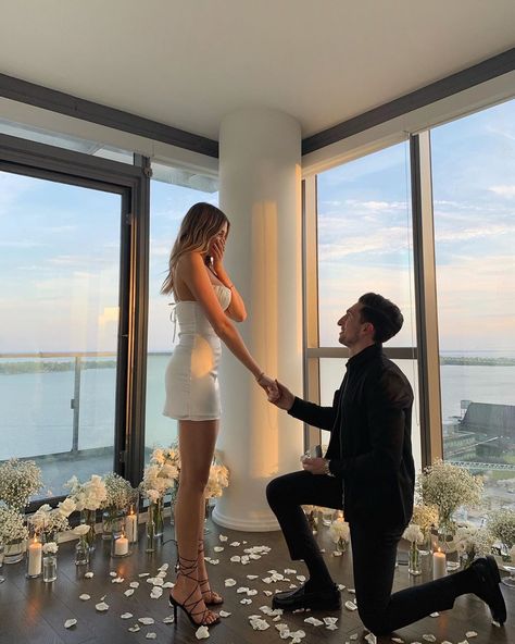 Nitsan Raiter on Instagram: “and I said, FINALLY 💍🤍👰🏼🤵🏻💘💕 #finallyfluxgold” Classy Proposal Ideas, Rich Proposal, City Proposal, Dream Proposal, Rich Couple, Romantic Proposal, Wedding Proposals, Dream Engagement, Proposal Engagement