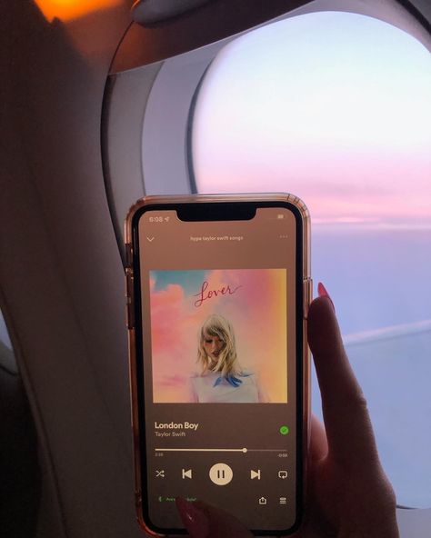 Bariloche, Cute Airplane, Plane Pictures, Swiftie Aesthetic, Lover Taylor Swift, Aesthetic Taylor Swift, Lover Taylor, Photo London, Plane Photos