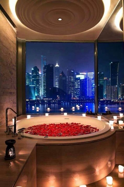 Bath fill with rose petals Dream Rooms, Romantic Bath, Bathroom Spa, Dream Bathrooms, Design Del Prodotto, Bath Tub, Bathtubs, House Goals, Beautiful Bathrooms