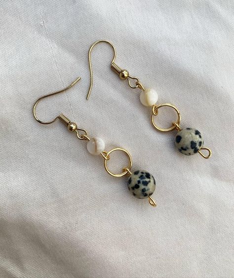 ✨speckled bead drop earrings!! $10 a pair! Can be made with silver hardware instead of gold just select which one at checkout!✨ Earring Business, Wire Jewelry Earrings, Silver Bead Earrings, Bead Drop Earrings, Homemade Earrings, Wire Wrapped Jewelry Diy, Bijoux Fil Aluminium, Mineral Jewelry, Earrings Ideas