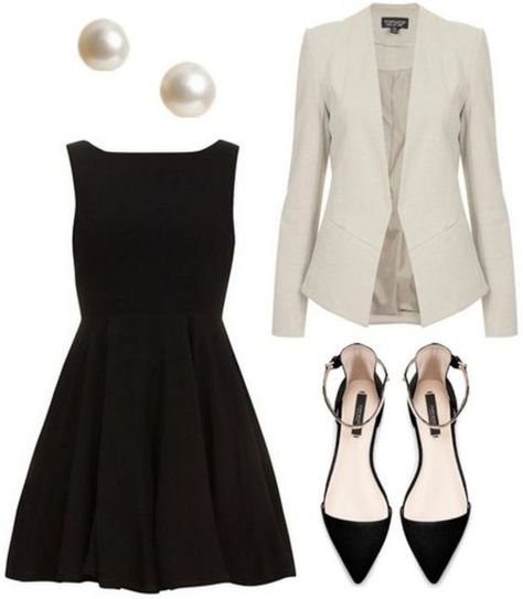 White Coat and Black Dress, simple pumps and pretty pearls can never be wrong! Holiday Style Fashion for the Modern Mom Jo Lynne Shane Work Attire, College Fashion, Professional Attire, Professional Outfits, Ținute Business Casual, Outfit Chic, Professional Dresses, White Blazer, Mode Inspiration