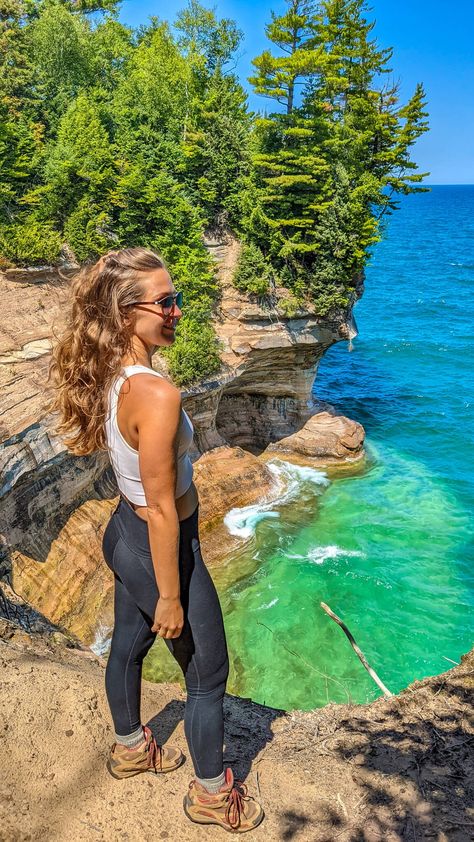 Summer is one of the best times to visit Michigan's UP or Upper Peninsula. This road trip itinerary takes you to the best sites in the Michigan Upper Peninsula on a two-week road trip. Including Tahquemanon Falls, Kitchi-iti-Kipi, Mackinac Island, and more! Up Michigan Upper Peninsula, Mackinac Island Outfit Ideas, Upper Peninsula Michigan Road Trips, Michigan Family Vacation, Road Trip Summer, Great Lakes Shipwrecks, Up Michigan, Michigan Upper Peninsula, Michigan State Parks